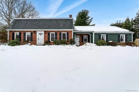 4 Raemont Rd, Granite Springs, NY 10527
