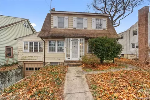 310 W 263rd St, New York, NY 10471