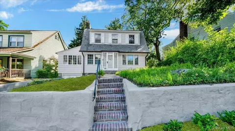 310 W 263rd St, New York, NY 10471