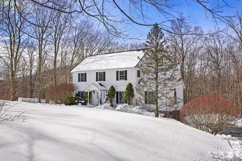 10 Jennifer Ln, Carmel Hamlet, NY 10512