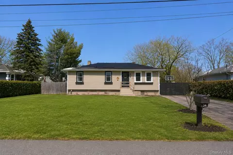 53 Floradora Dr, Mastic, NY 11950