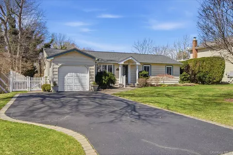 8 Natalie Ct, Ronkonkoma, NY 11779