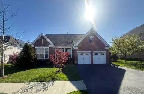 13 Tompkins Ln, East Fishkill, NY 12533