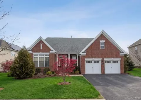 13 Tompkins Ln, East Fishkill, NY 12533