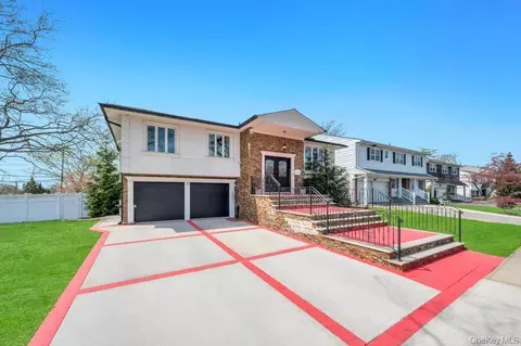 2 Valley Greens Dr, Valley Stream, NY 11581