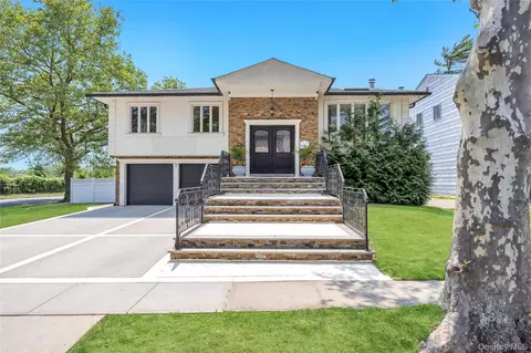 2 Valley Greens Dr, Valley Stream, NY 11581