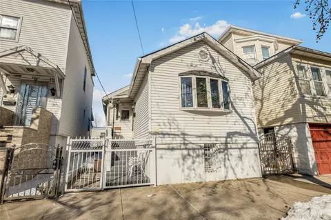 2415 St Raymonds Ave, New York, NY 10461