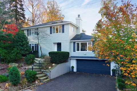 24 Hillcrest Ave, North Hempstead, NY 11576