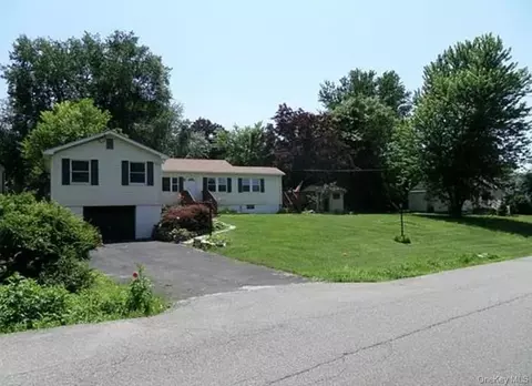 48 Orchard Lake Dr, Monroe, NY 10950