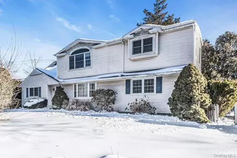 1 Towne Ct, Melville, NY 11747