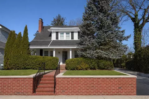 33 Marvin Ave, Rockville Centre, NY 11570