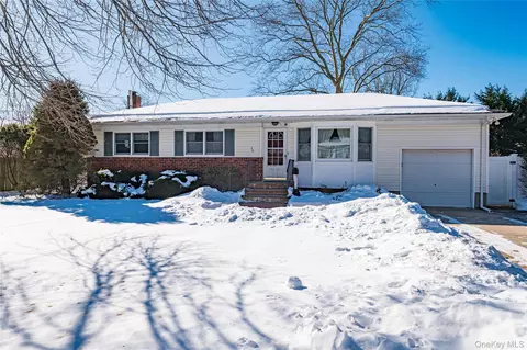 36 Sinclair Dr, Greenlawn, NY 11740