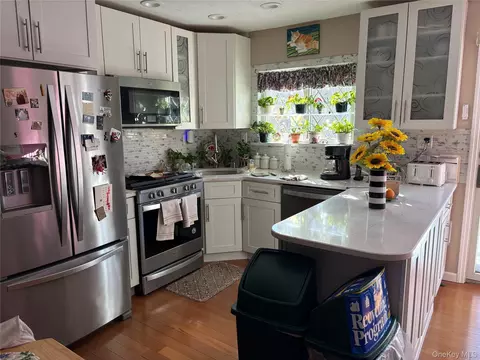 281 Graff Ave, New York, NY 10465