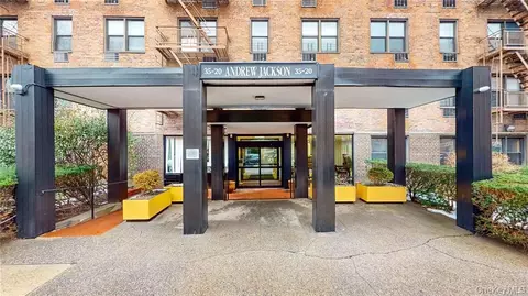 35-20 Leverich St #212, New York, NY 11372