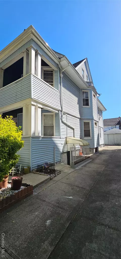 627 E 32nd St, Brooklyn, NY 11210