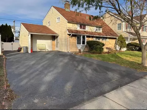 23 Tiptop Ln, Hicksville, NY 11801