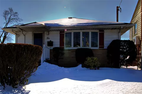 10 Taft Ave, Hempstead, NY 11550