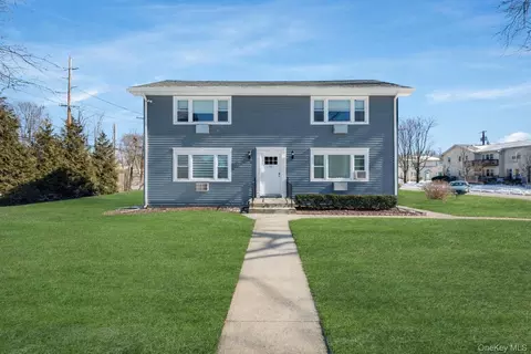 41 Arch Ln #2B, Islip, NY 11751