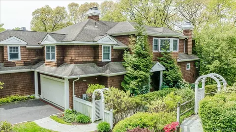 6 Riverpointe Rd, Greenburgh, NY 10706