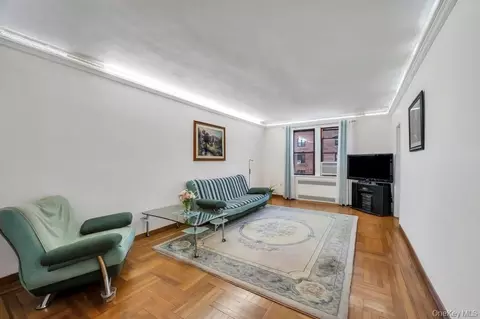 10010 67 Rd #4, Forest Hills, NY 11375