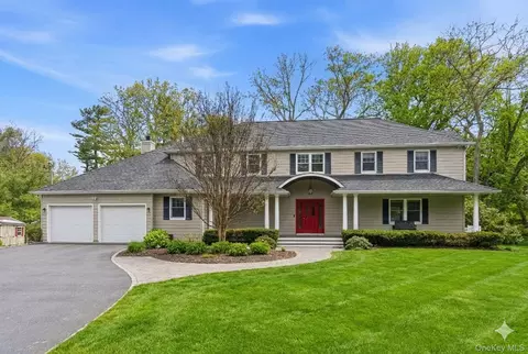 9 Mariners Ct, Centerport, NY 11721