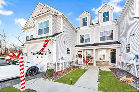 4 Kless Ct, Middletown, NY 10940