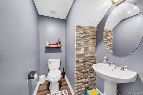 Entry Way - 4 Kless Ct, Middletown, NY 10940 photo 1 of 1