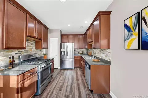 Kitchen - 4 Kless Ct, Middletown, NY 10940 photo 1 of 1