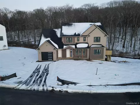 40 Southfield Fls, Monroe, NY 10950