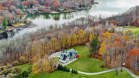 47 Kayla Ln, Mahopac, NY 10541