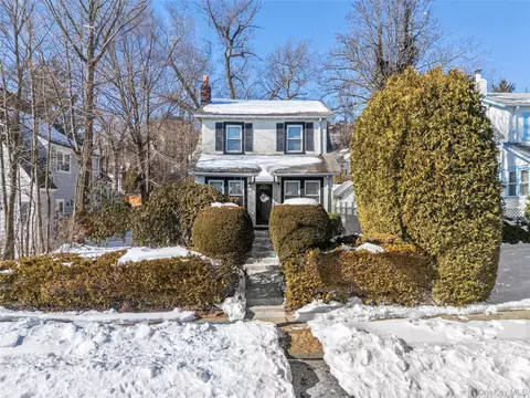 51 Agnola St, Yonkers, NY 10707