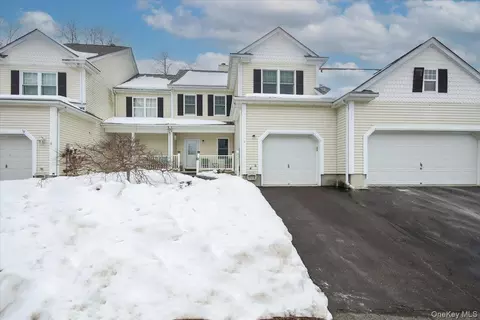 4 Osborne Gln, Beekman, NY 12570