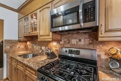 32-20 91st St #310, East Elmhurst, NY 11369