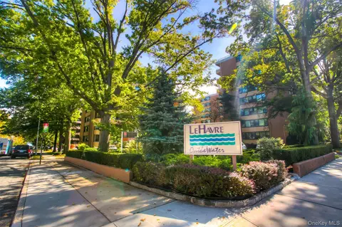 7-15 162nd St #4B, Whitestone, NY 11357