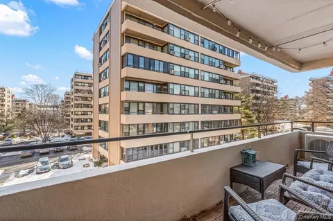 Exterior - 7-15 162nd St #4B, Whitestone, NY 11357 photo 4 of 4