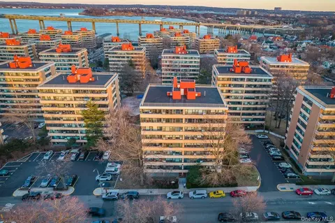 View/Area - 7-15 162nd St #4B, Whitestone, NY 11357 photo 1 of 2