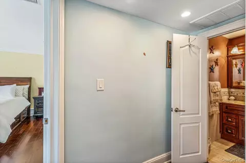 Entry Way - 7-15 162nd St #4B, Whitestone, NY 11357 photo 1 of 2