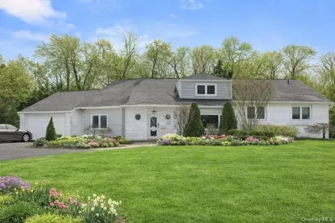 890 Thompson Dr, Bay Shore, NY 11706