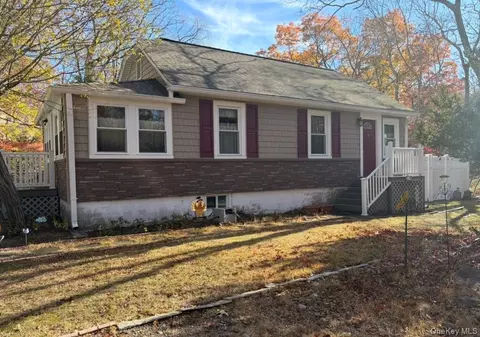 1 Tiana Dr, Sound Beach, NY 11789