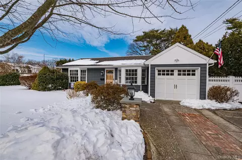 5 Breslau St, Bay Shore, NY 11706