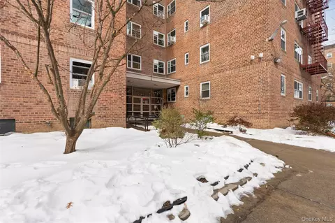 44-59 Kissena Blvd #4J, Flushing, NY 11355