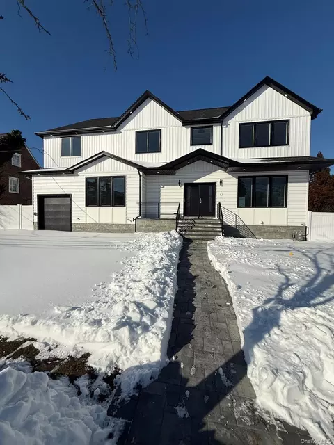 1000 Clark Pl, Woodmere, NY 11598