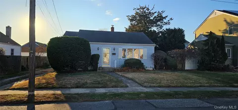 355 Pinelawn Ave, Copiague, NY 11726
