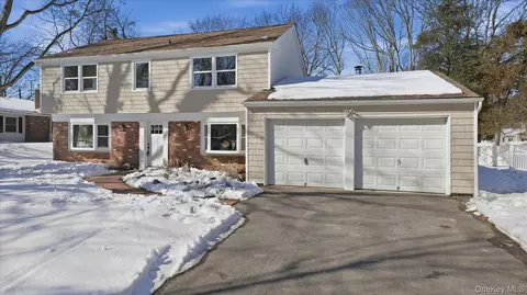 46 Sycamore Cir, Stony Brook, NY 11790