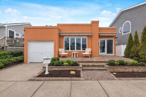 6 Clark St, Long Beach, NY 11561