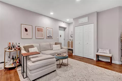25 W Broadway #110, Long Beach, NY 11561