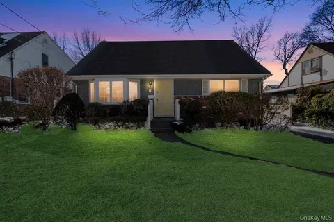 91 Drake St, Malverne, NY 11565