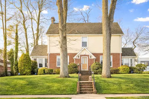 3326 162nd St, Flushing, NY 11358