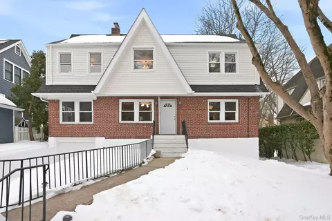 4 Pine Brook Dr, Larchmont, NY 10538