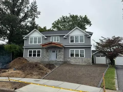 9 Van Sise Ct, Syosset, NY 11791